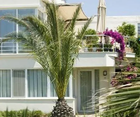 Aquabella Beach 4*
